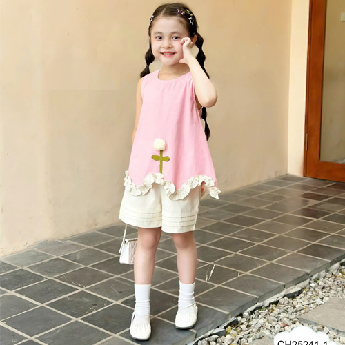 Set bé gái hồng phối quần be phong cách Hàn siêu xinh