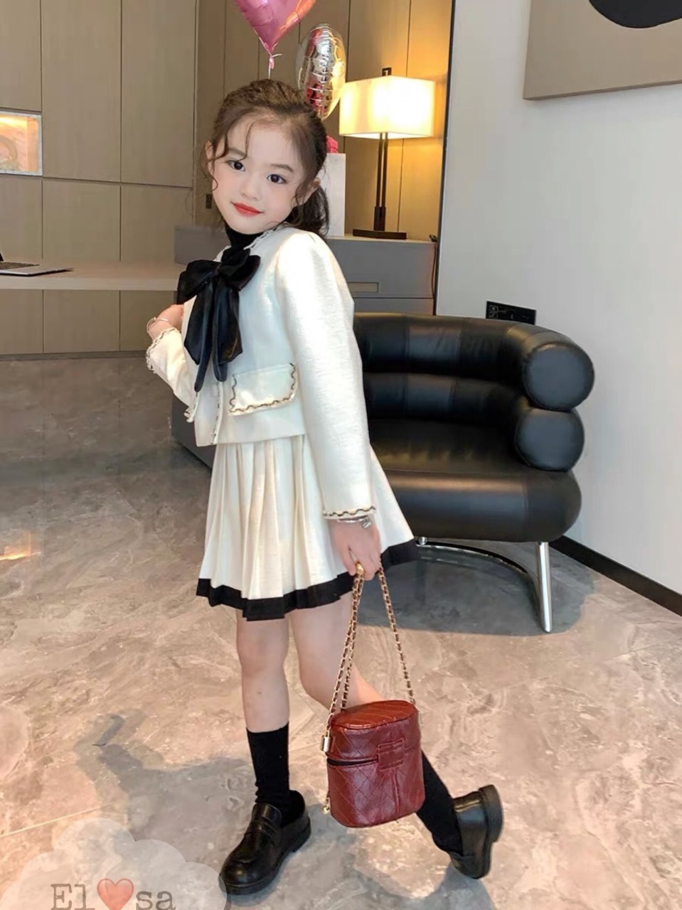 Set áo cách điệu và chân váy xếp ly cho bé