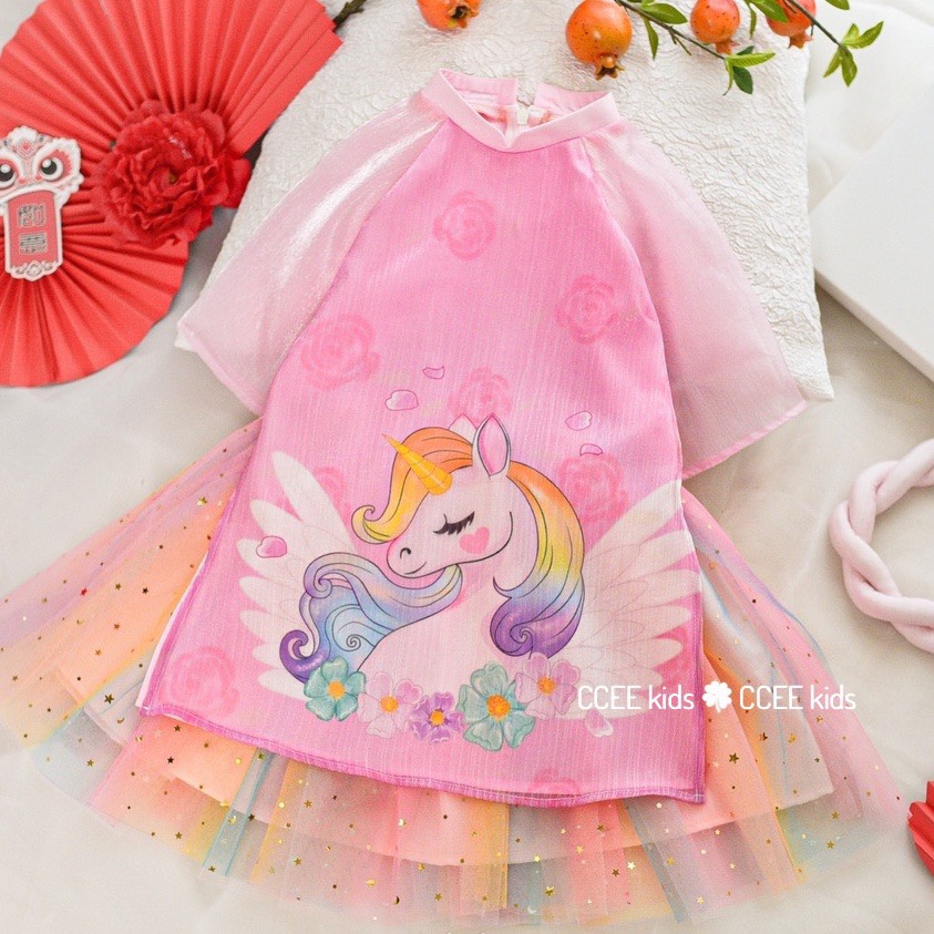 Áo dài cách tân kèm mấn cho bé