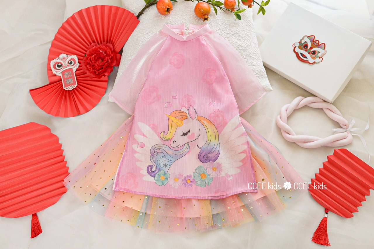 Áo dài cách tân kèm mấn cho bé